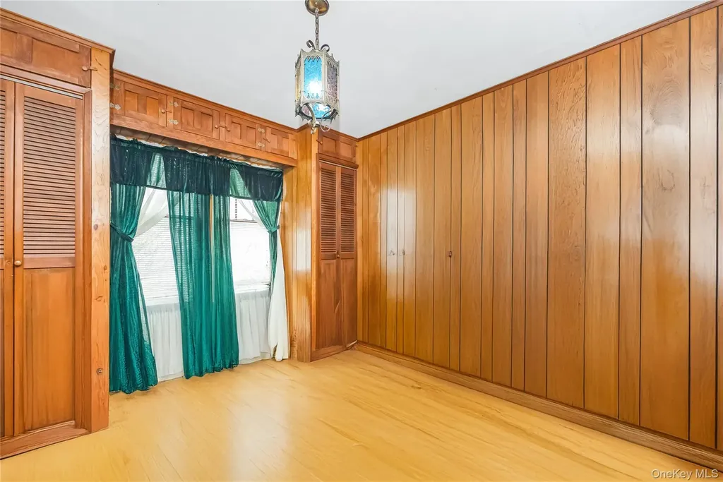 24 Bay 3rd Islip NY 11751