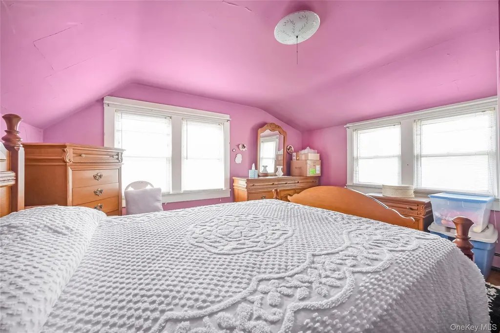 24 Bay 3rd Islip NY 11751