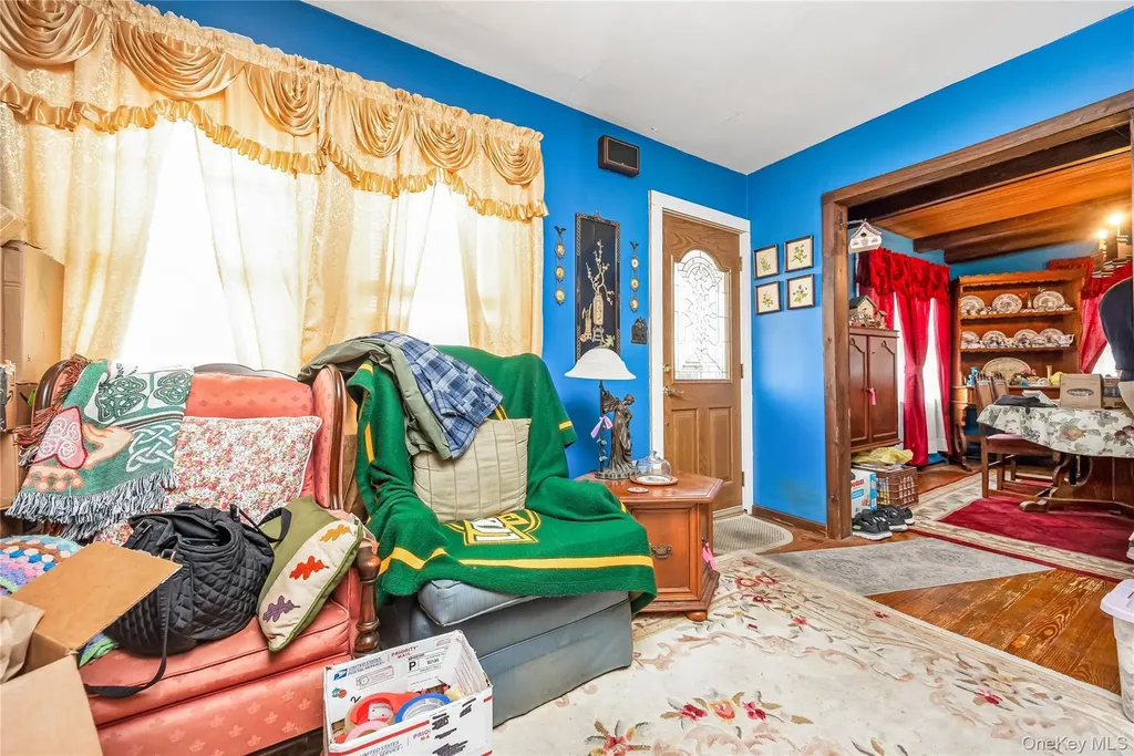 24 Bay 3rd Islip NY 11751