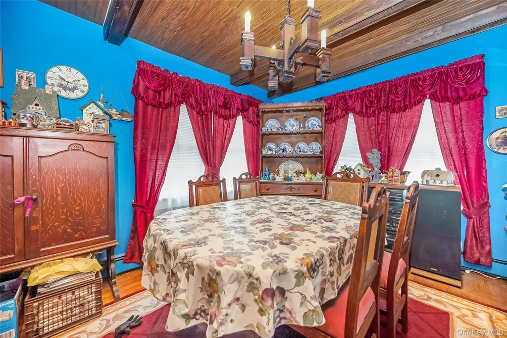 24 Bay 3rd Islip NY 11751