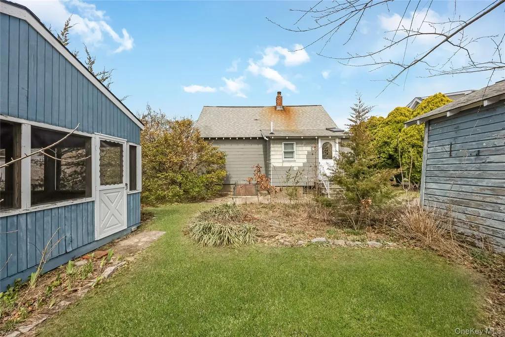 24 Bay 3rd Islip NY 11751