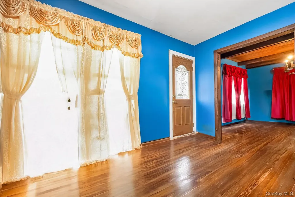 24 Bay 3rd Islip NY 11751