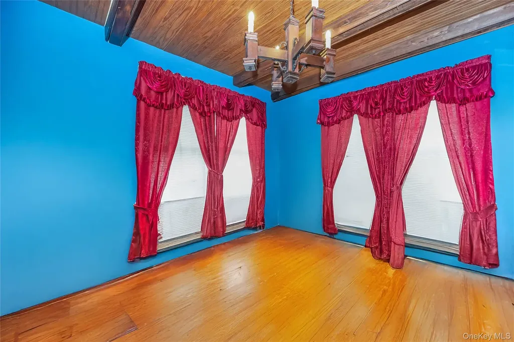 24 Bay 3rd Islip NY 11751