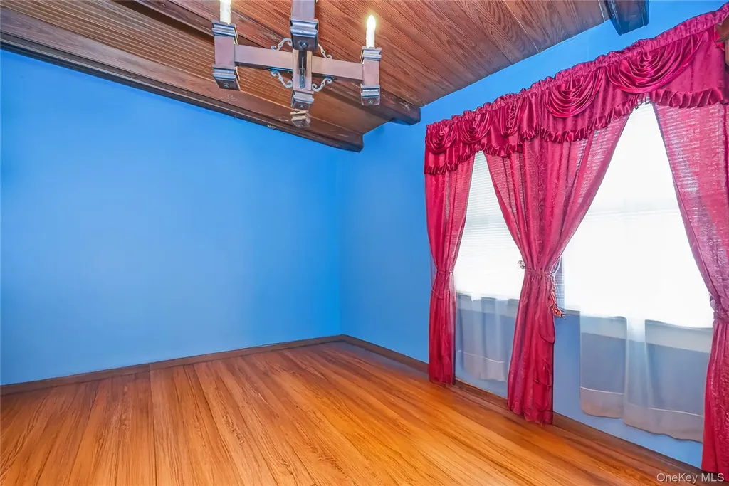 24 Bay 3rd Islip NY 11751