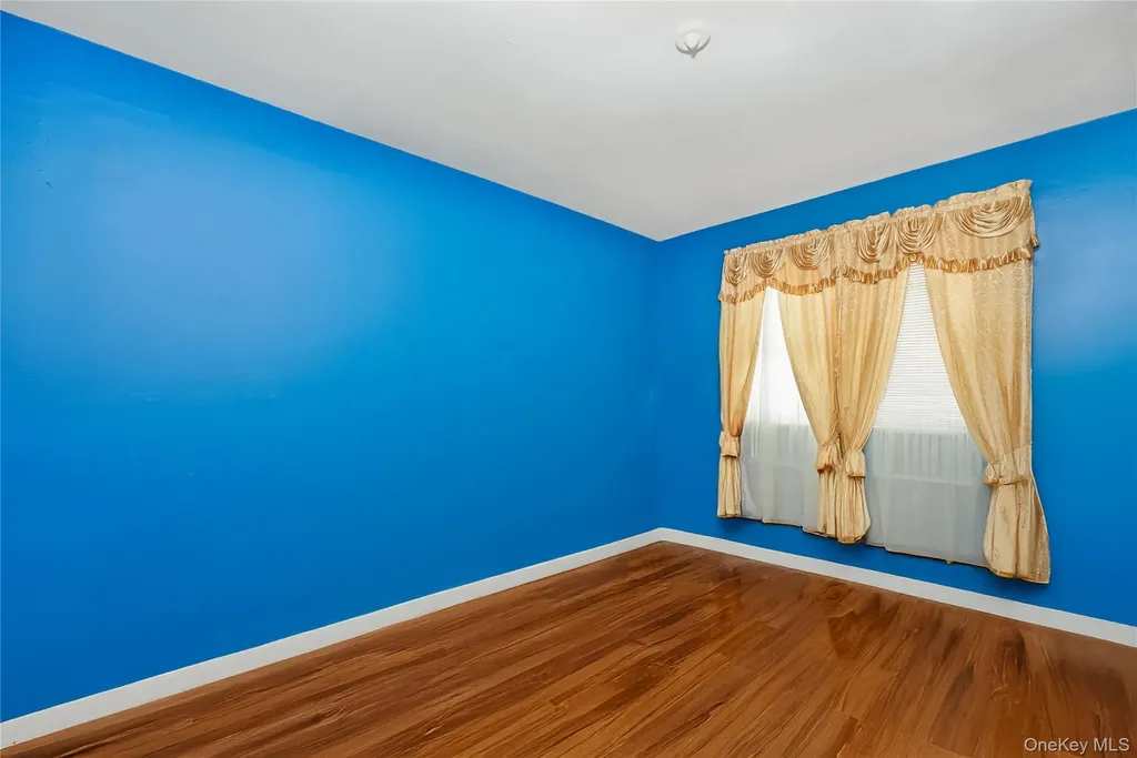 24 Bay 3rd Islip NY 11751