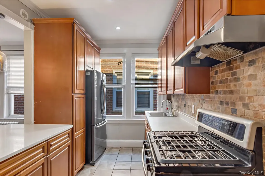 1402 Thieriot Avenue Bronx NY 10460