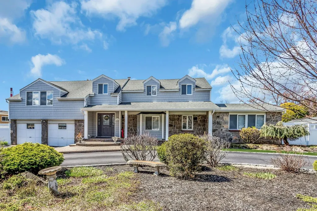 8 Hewitt Drive Northport NY 11768