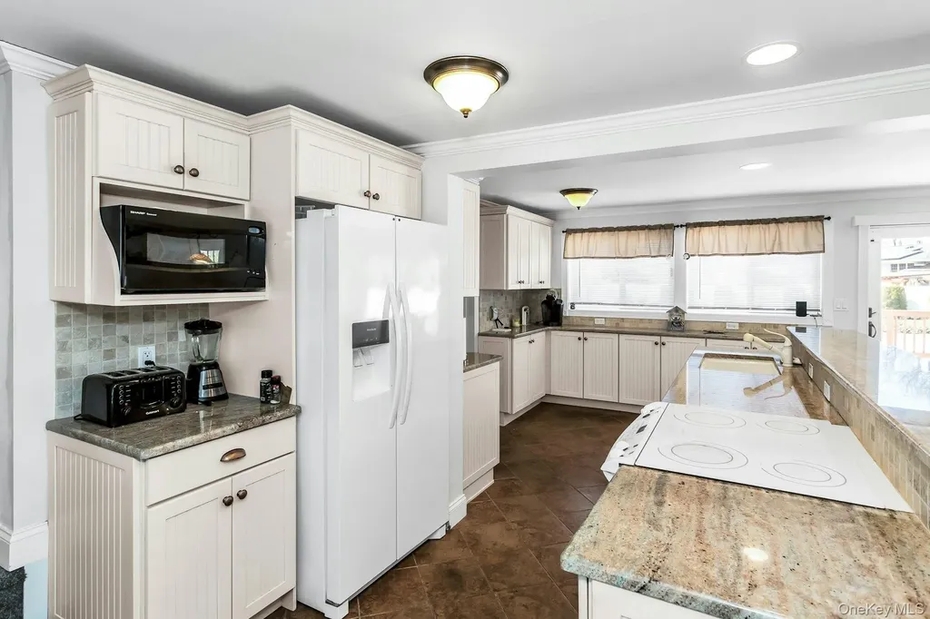 8 Hewitt Drive Northport NY 11768