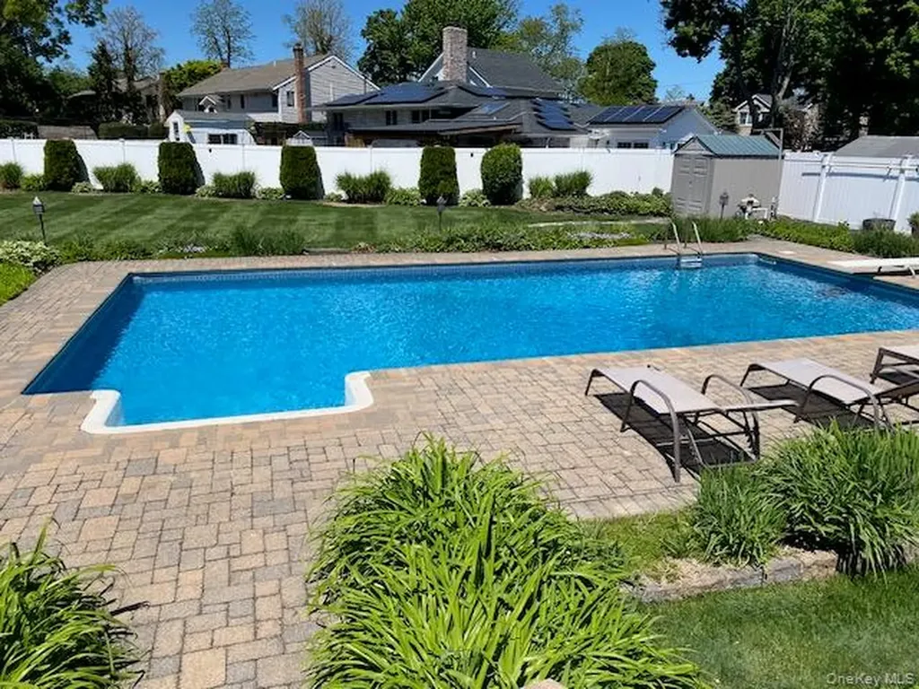 8 Hewitt Drive Northport NY 11768