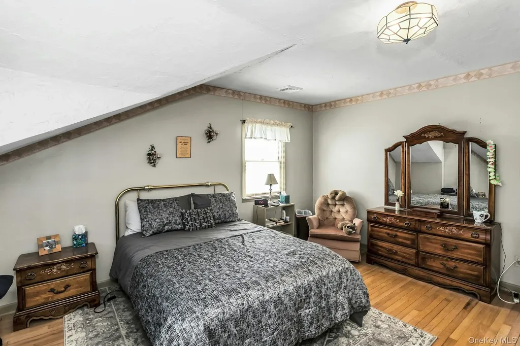 8 Hewitt Drive Northport NY 11768
