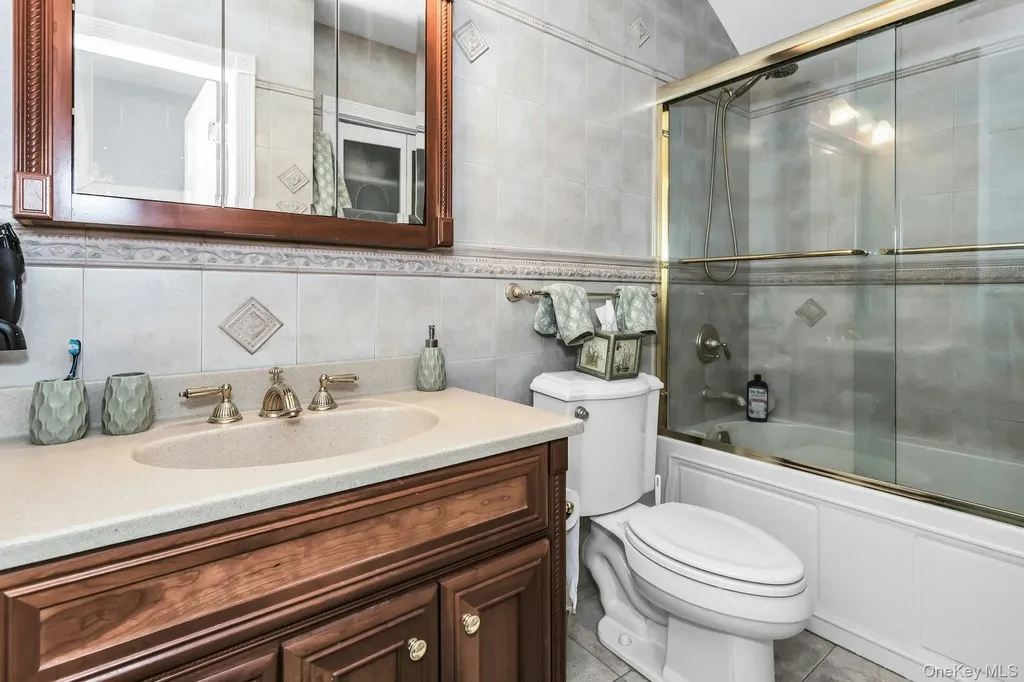 8 Hewitt Drive Northport NY 11768