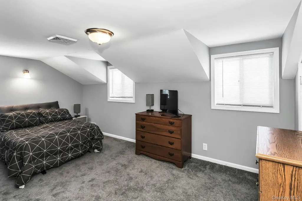 8 Hewitt Drive Northport NY 11768
