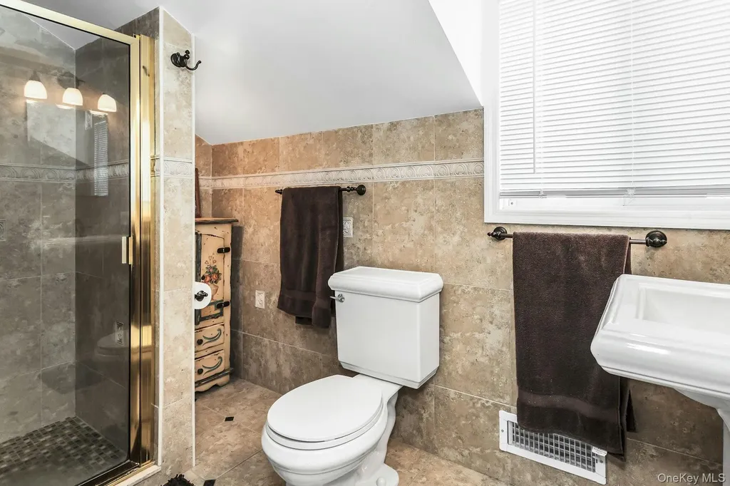 8 Hewitt Drive Northport NY 11768