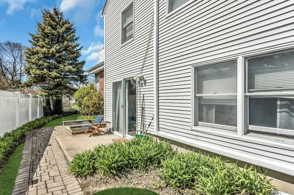8 Hewitt Drive Northport NY 11768
