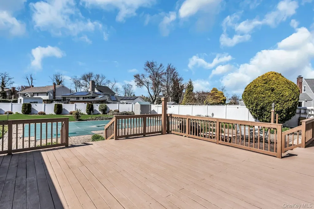 8 Hewitt Drive Northport NY 11768