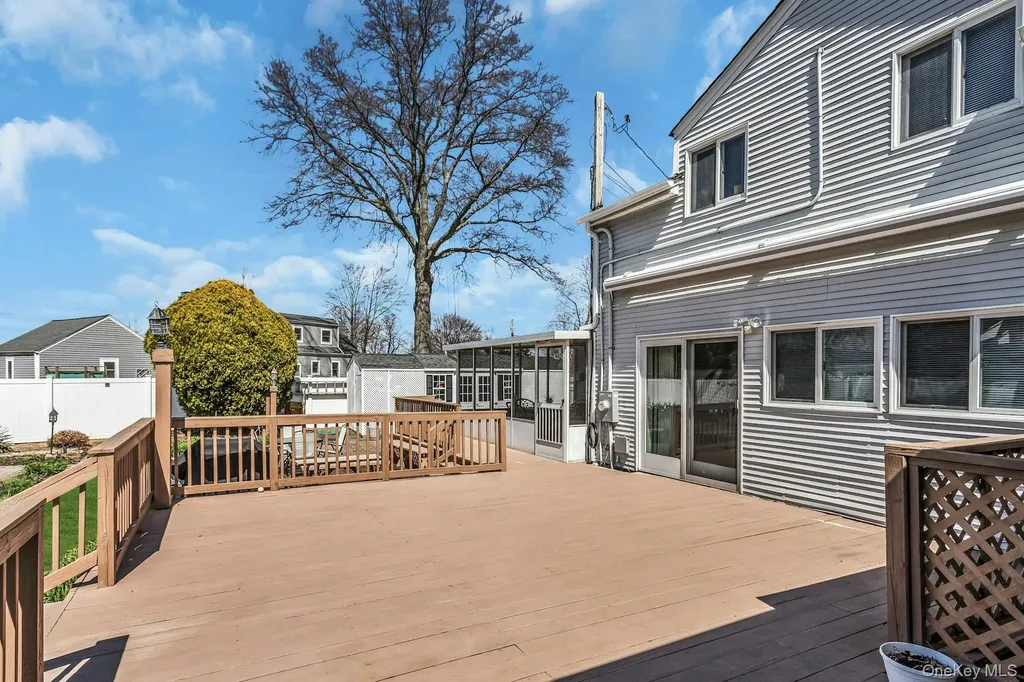 8 Hewitt Drive Northport NY 11768