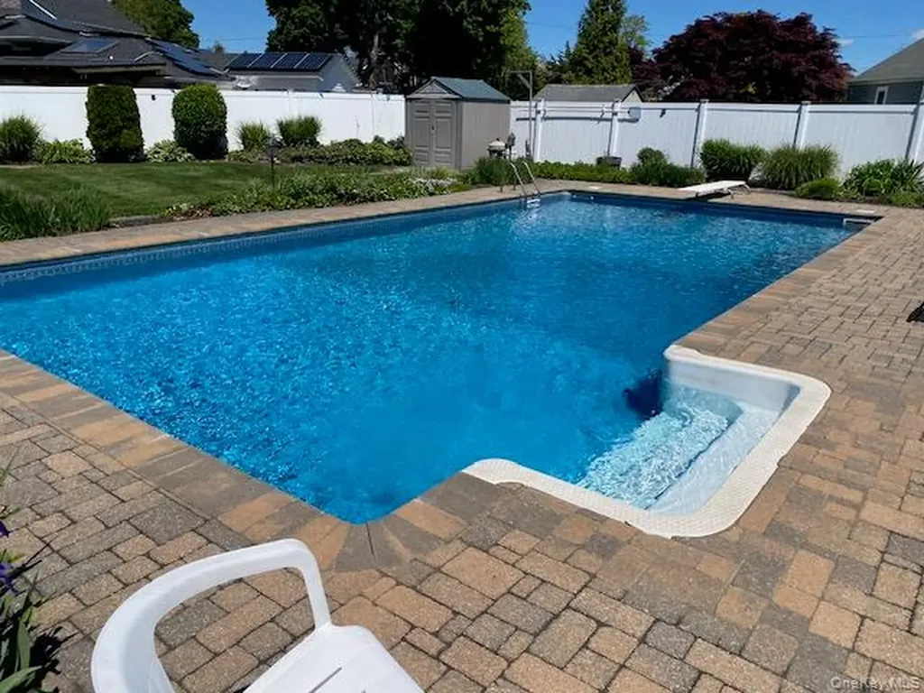 8 Hewitt Drive Northport NY 11768
