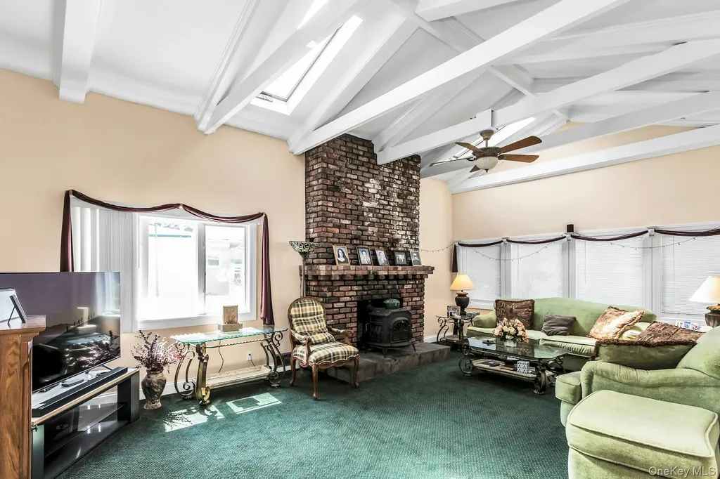8 Hewitt Drive Northport NY 11768