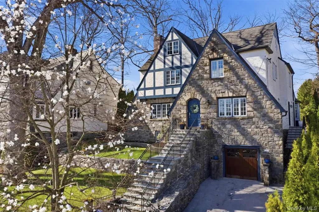 42 Mulberry Lane New Rochelle NY 10804