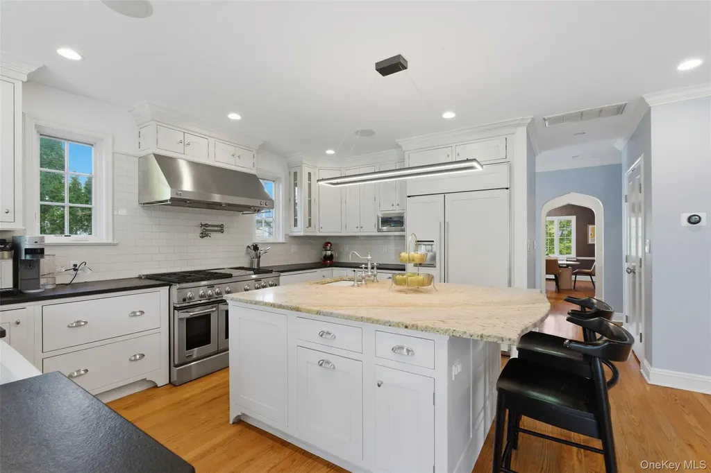 42 Mulberry Lane New Rochelle NY 10804
