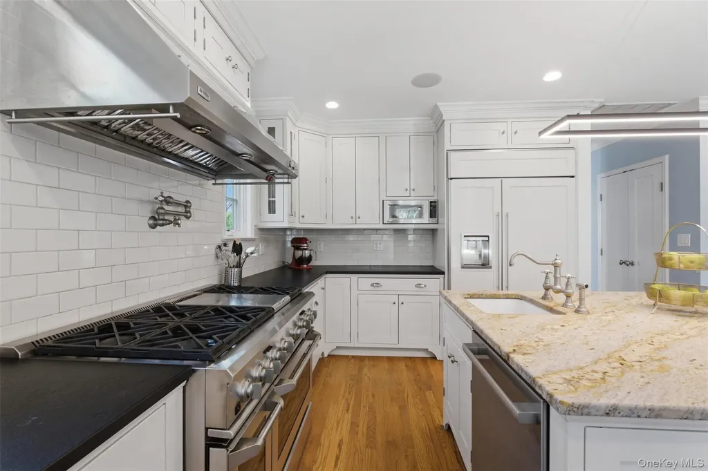 42 Mulberry Lane New Rochelle NY 10804