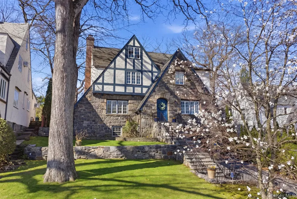 42 Mulberry Lane New Rochelle NY 10804