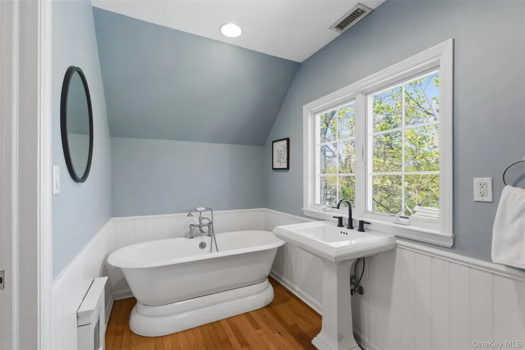 42 Mulberry Lane New Rochelle NY 10804