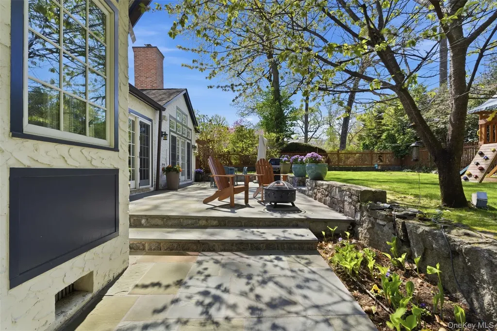 42 Mulberry Lane New Rochelle NY 10804