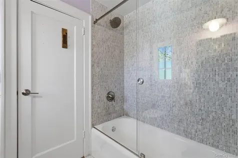 42 Mulberry Lane New Rochelle NY 10804