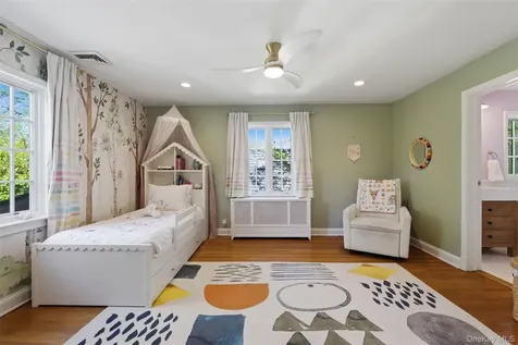 42 Mulberry Lane New Rochelle NY 10804