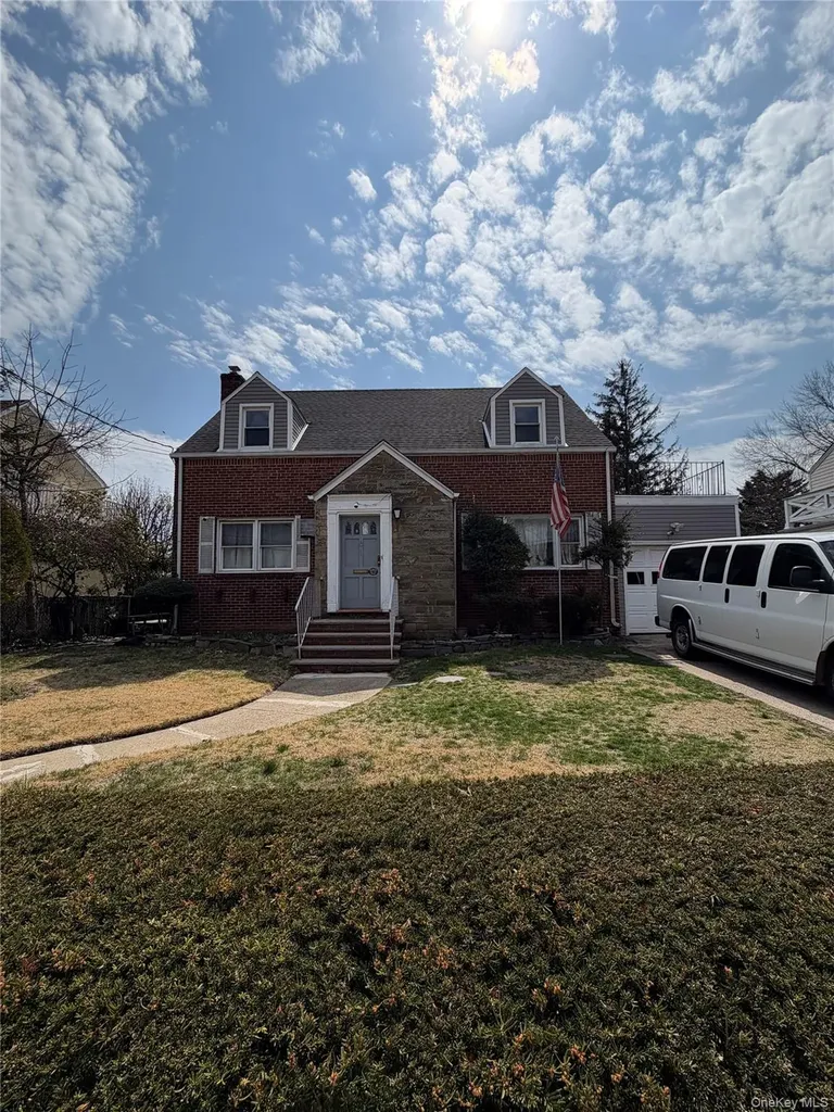 61 Hollywood Avenue Lynbrook NY 11563