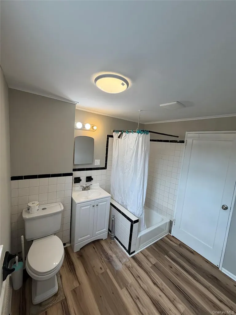 61 Hollywood Avenue Lynbrook NY 11563