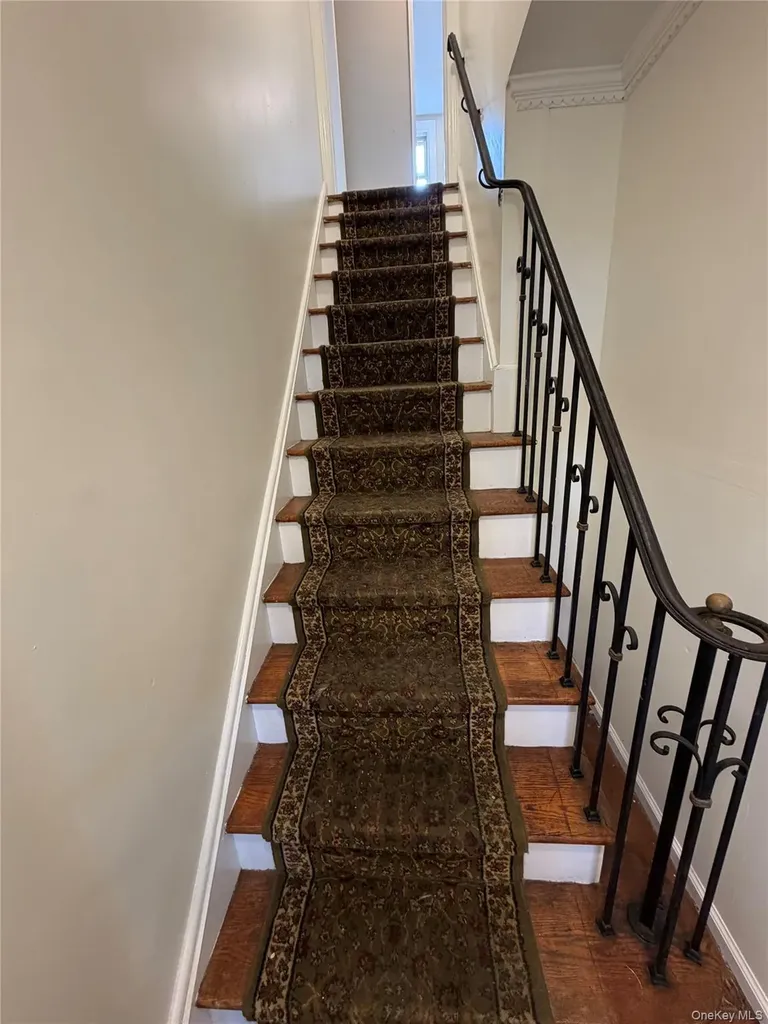 61 Hollywood Avenue Lynbrook NY 11563
