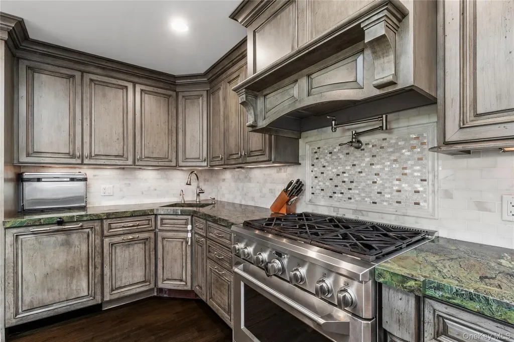 239 Davis Avenue White Plains NY 10605