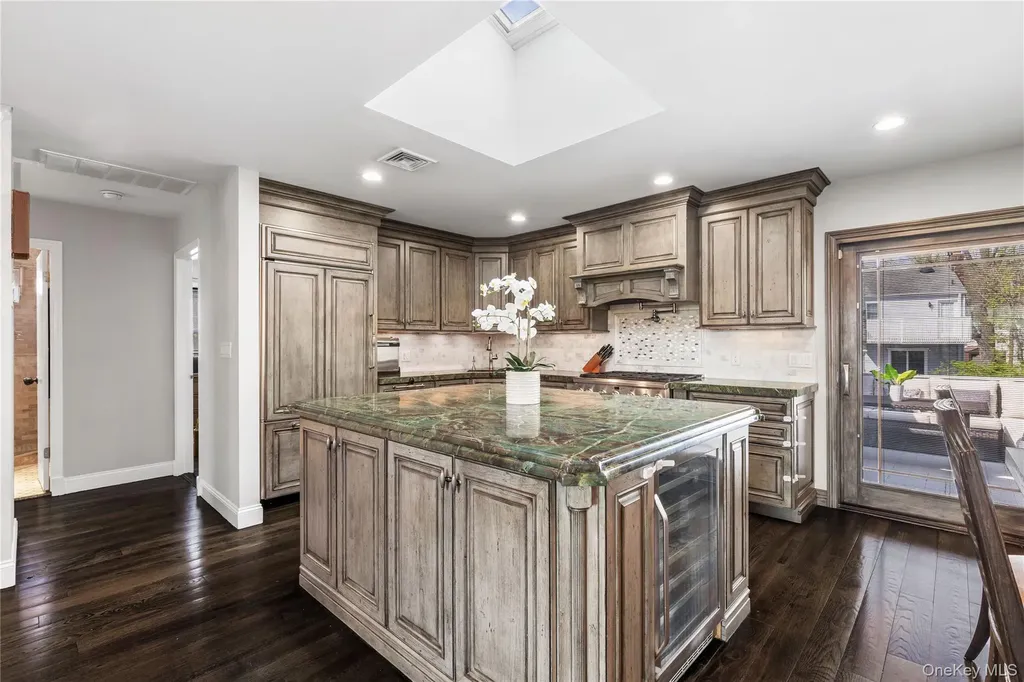 239 Davis Avenue White Plains NY 10605