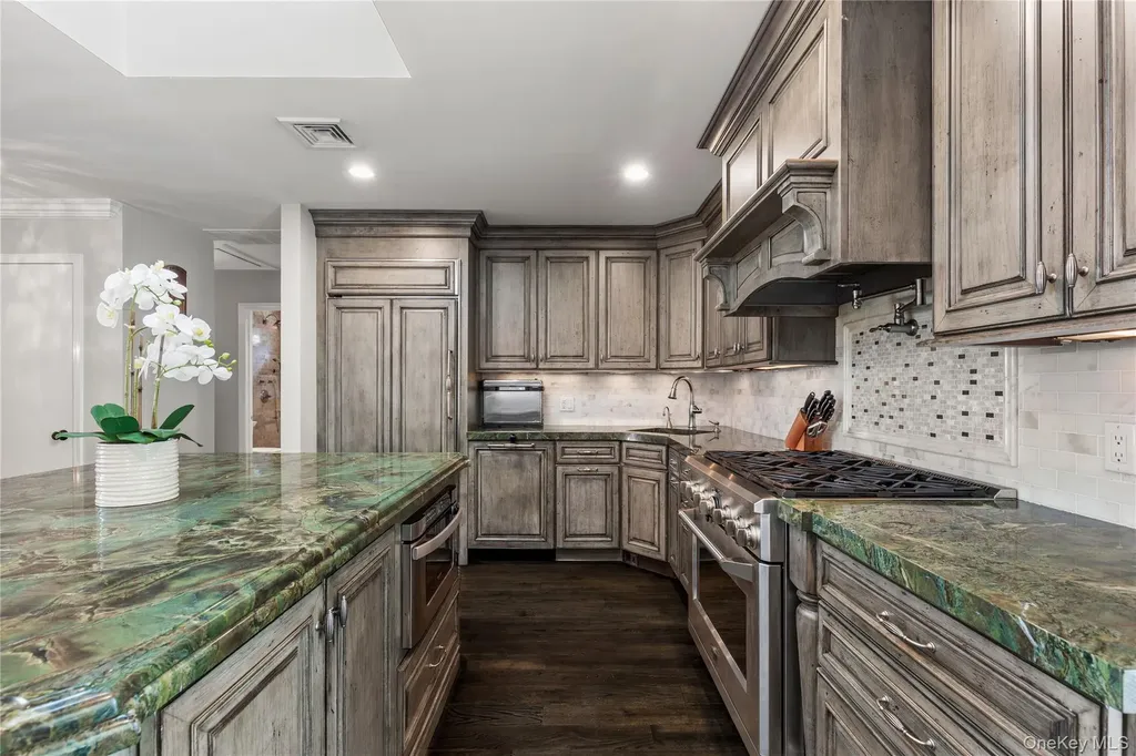239 Davis Avenue White Plains NY 10605