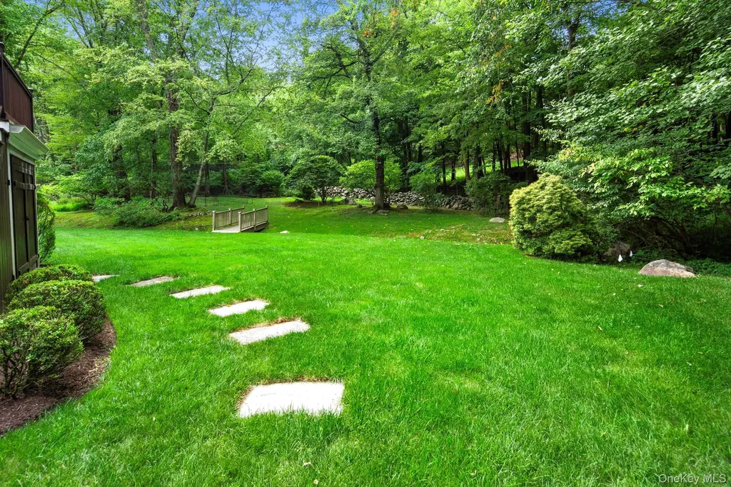 12 Suzanne Lane Chappaqua NY 10514
