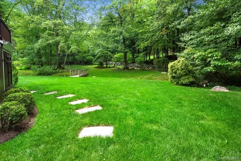 12 Suzanne Lane Chappaqua NY 10514