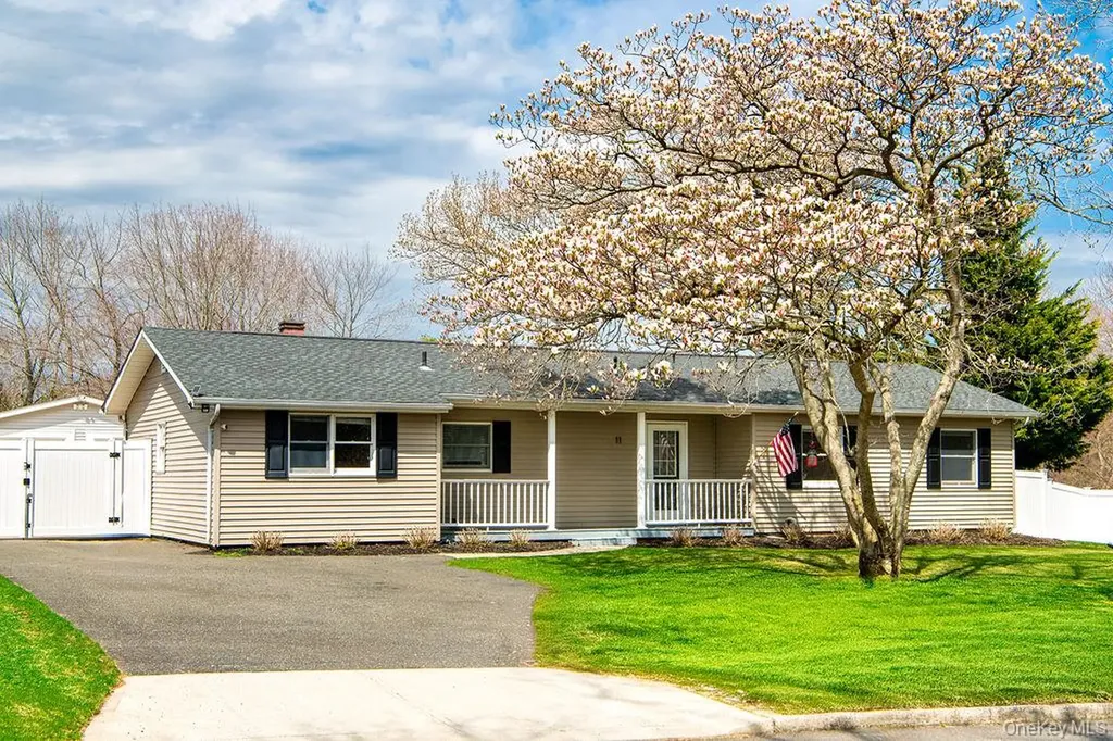 11 Akron Place Shoreham NY 11786