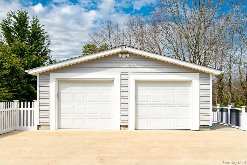 11 Akron Place Shoreham NY 11786