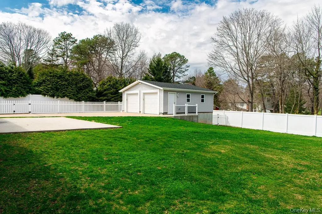 11 Akron Place Shoreham NY 11786