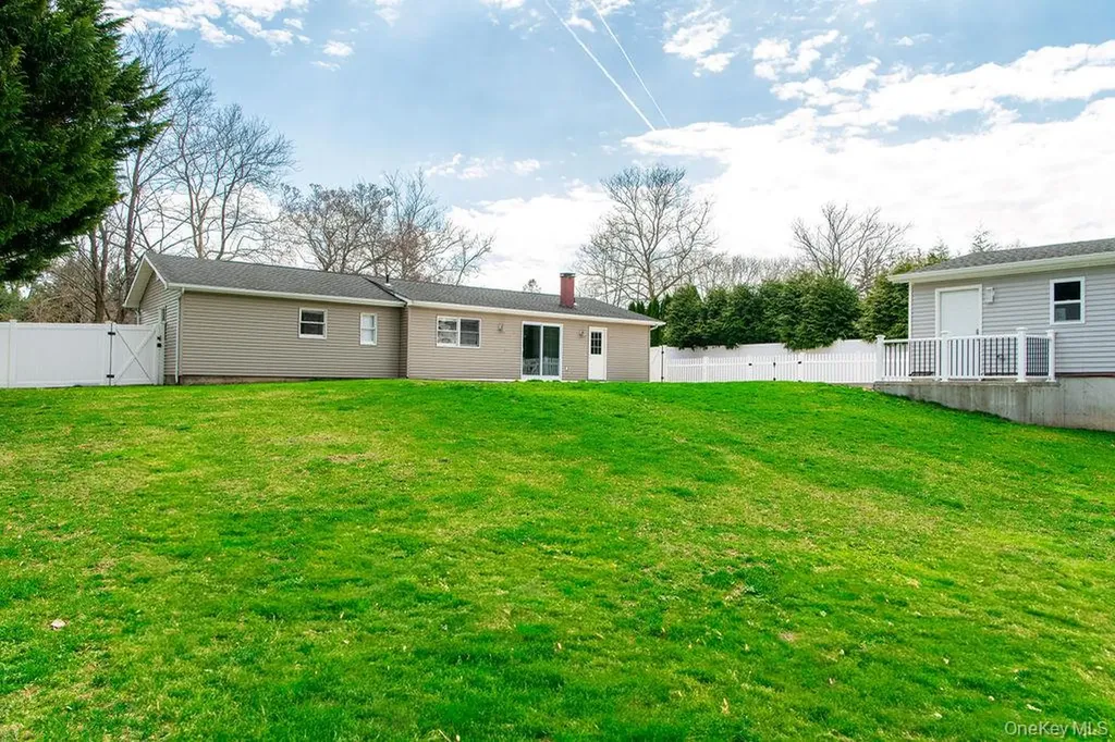11 Akron Place Shoreham NY 11786