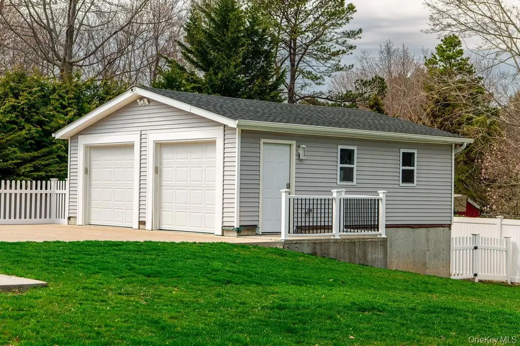 11 Akron Place Shoreham NY 11786