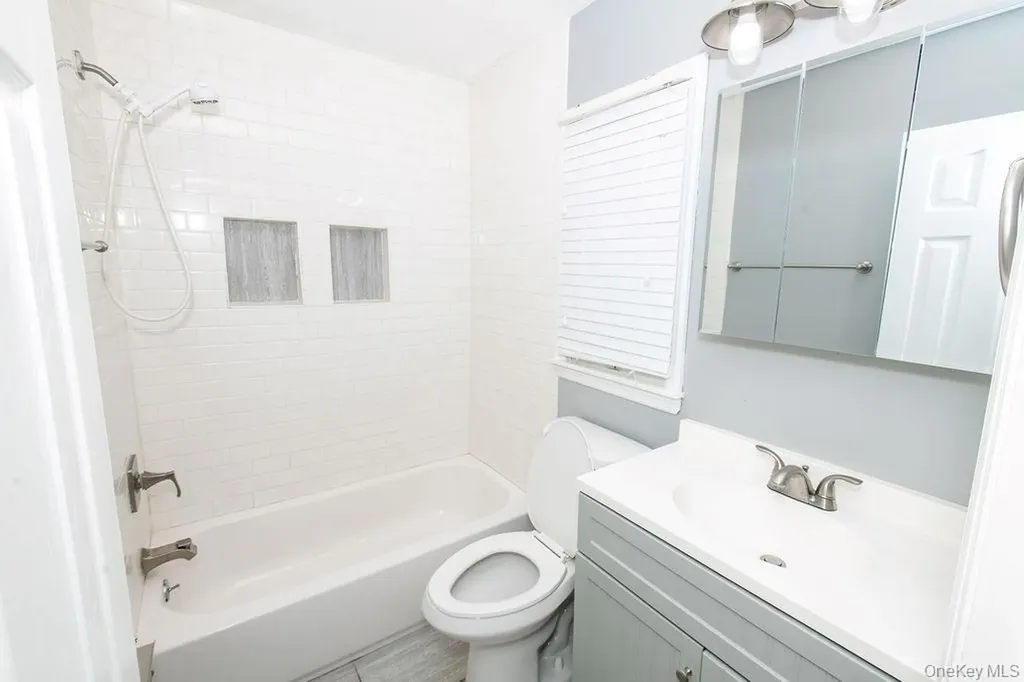11 Akron Place Shoreham NY 11786