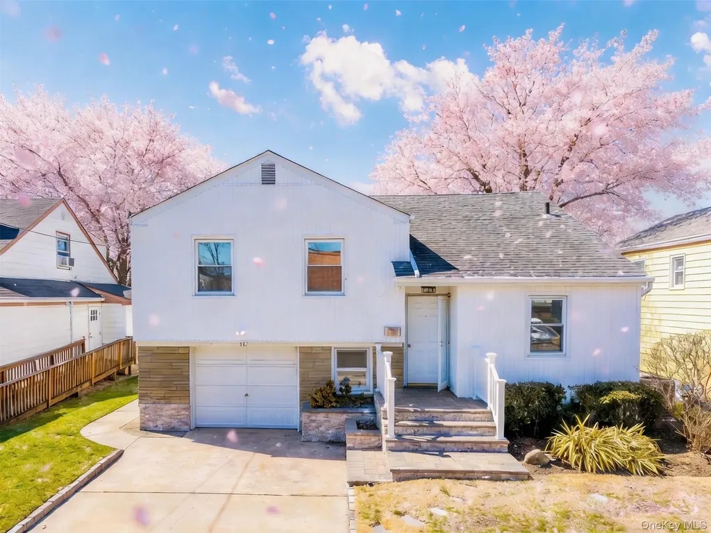 567 Oxford Road Cedarhurst NY 11516