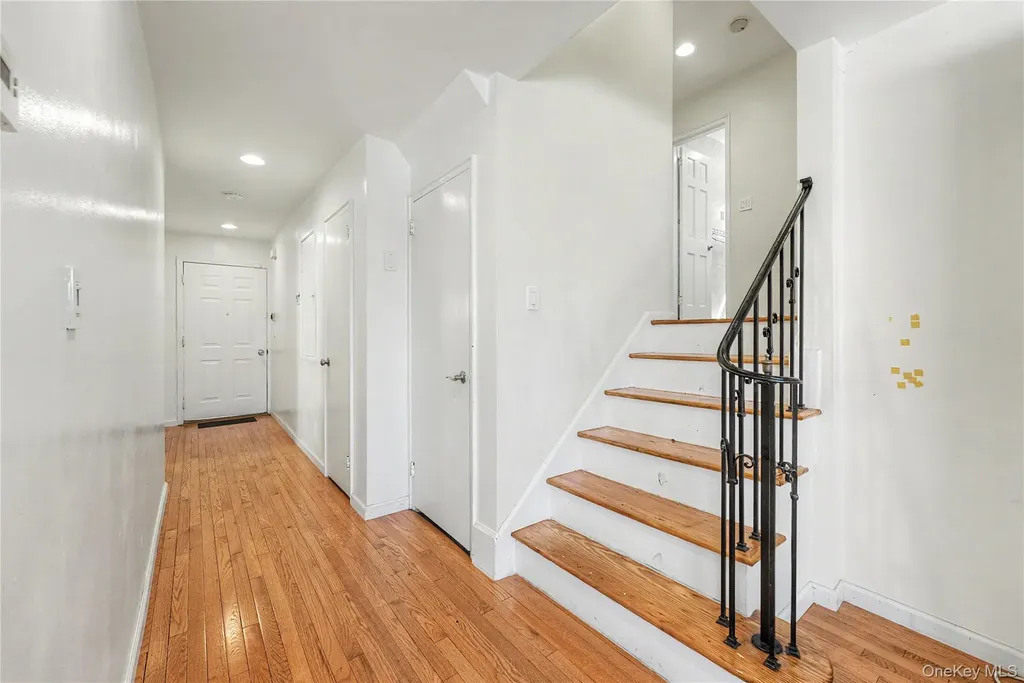 567 Oxford Road Cedarhurst NY 11516