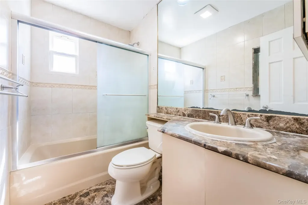 567 Oxford Road Cedarhurst NY 11516