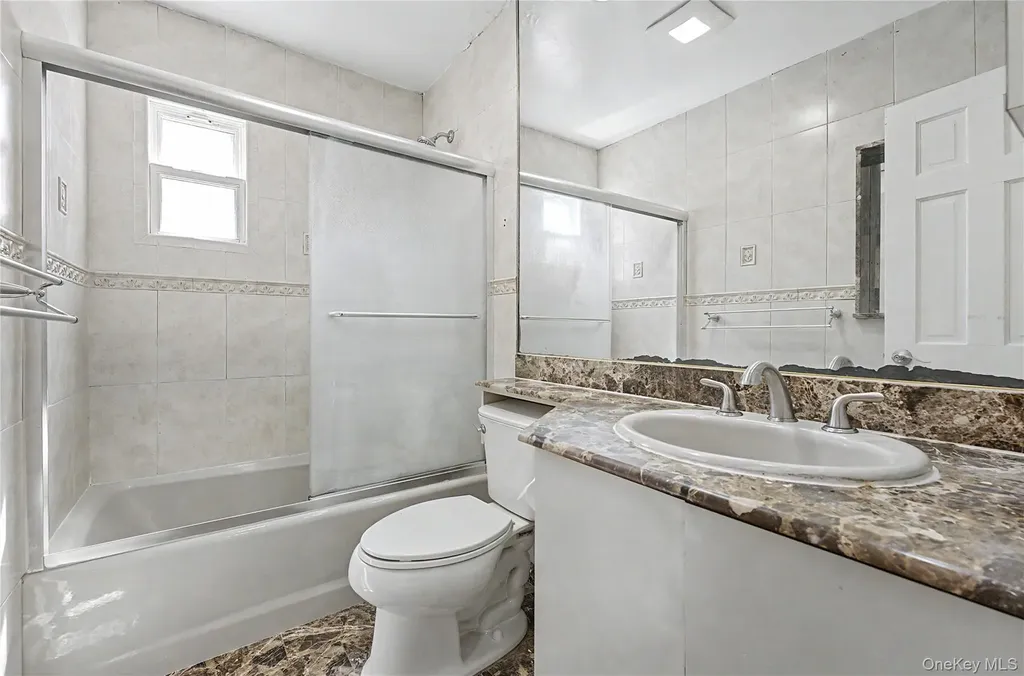567 Oxford Road Cedarhurst NY 11516