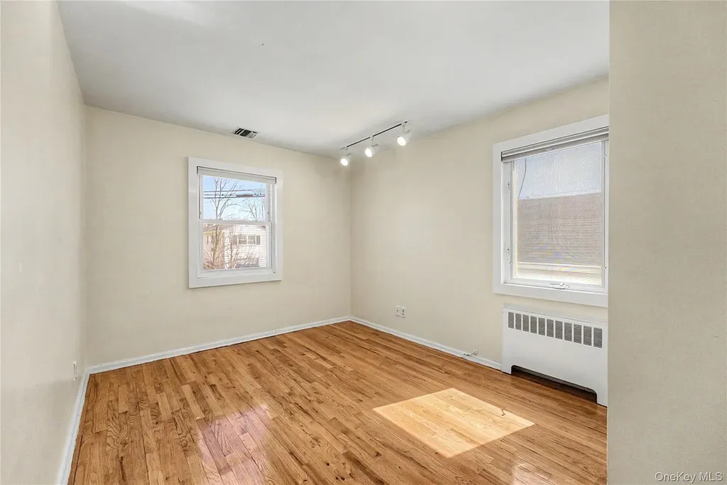 567 Oxford Road Cedarhurst NY 11516