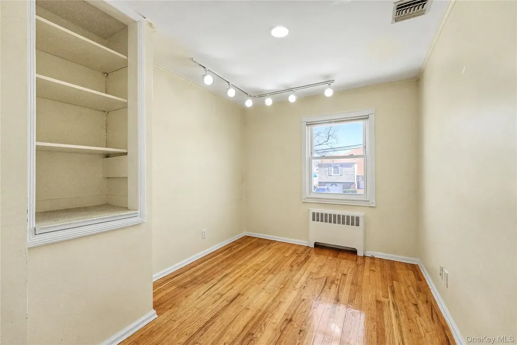 567 Oxford Road Cedarhurst NY 11516